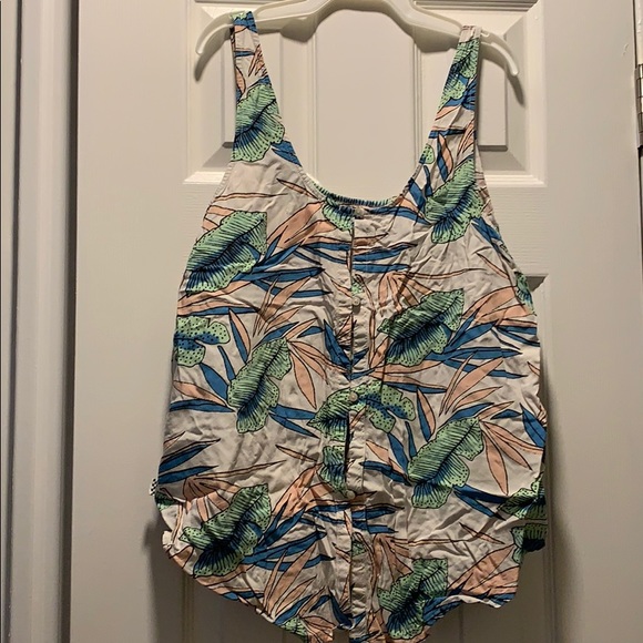 Open Button Back Flora Tank - Picture 2 of 4